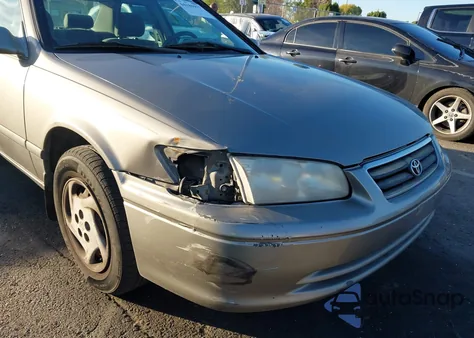 2000 Toyota Camry Ce z USA, uszkodzony, nr VIN 4T1BG22K1YU633590
